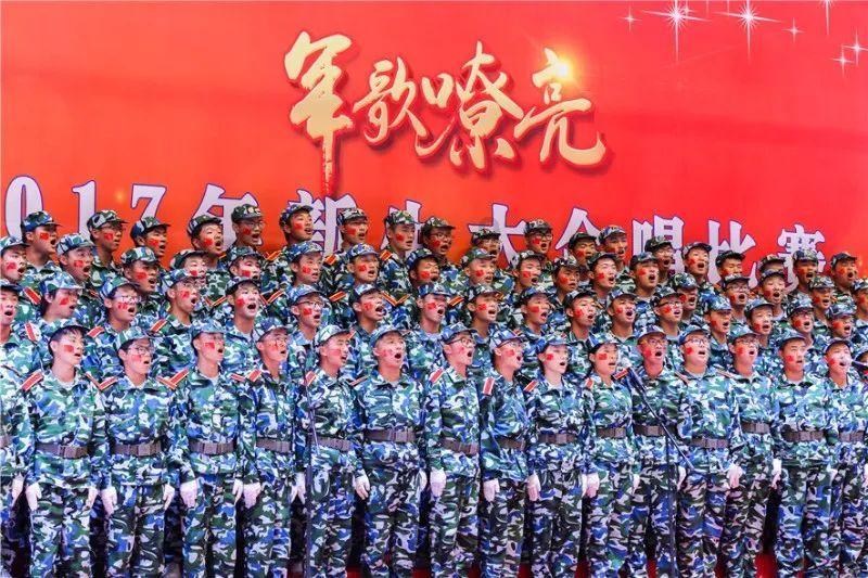 早期强直的表现是什么？